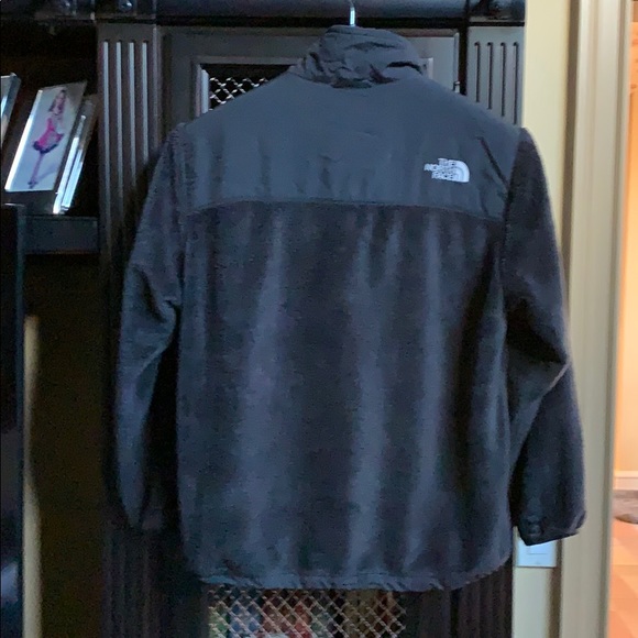 Boys North Face fleece jacket in black - Picture 2 of 4